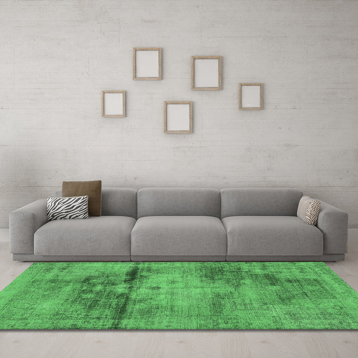 Machine Washable Persian Emerald Green Traditional Area Rugs in a Living Room,, wshtr3278emgrn