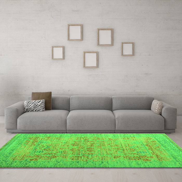 Machine Washable Persian Green Traditional Area Rugs in a Living Room,, wshtr327grn