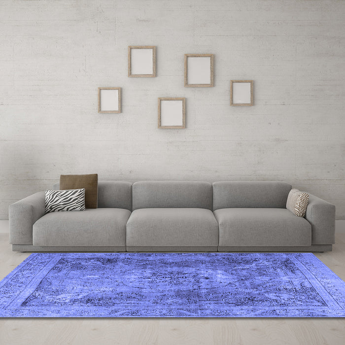 Machine Washable Persian Blue Traditional Rug in a Living Room, wshtr3280blu