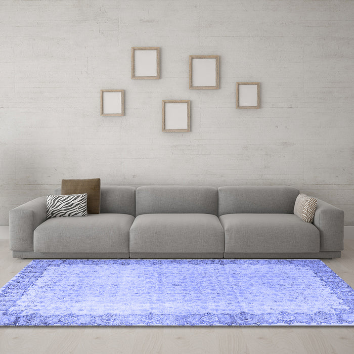 Machine Washable Persian Blue Traditional Rug in a Living Room, wshtr3281blu