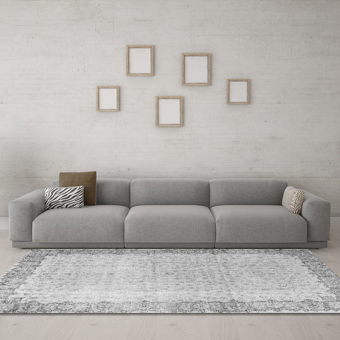 Machine Washable Persian Gray Traditional Rug in a Living Room,, wshtr3281gry