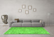 Machine Washable Persian Green Traditional Area Rugs in a Living Room,, wshtr3282grn