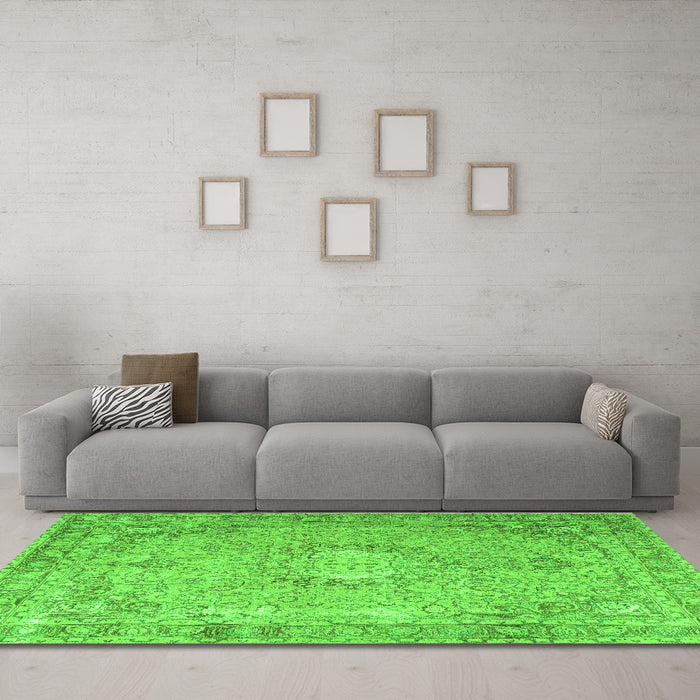 Machine Washable Persian Green Traditional Area Rugs in a Living Room,, wshtr3282grn