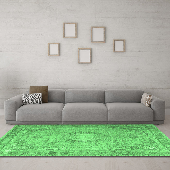 Machine Washable Persian Emerald Green Traditional Area Rugs in a Living Room,, wshtr3282emgrn