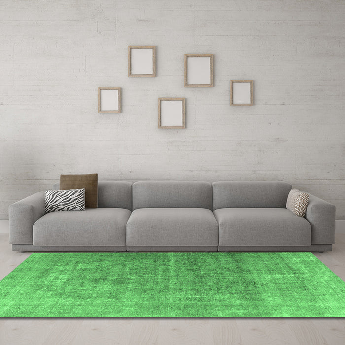 Machine Washable Persian Emerald Green Traditional Area Rugs in a Living Room,, wshtr3284emgrn