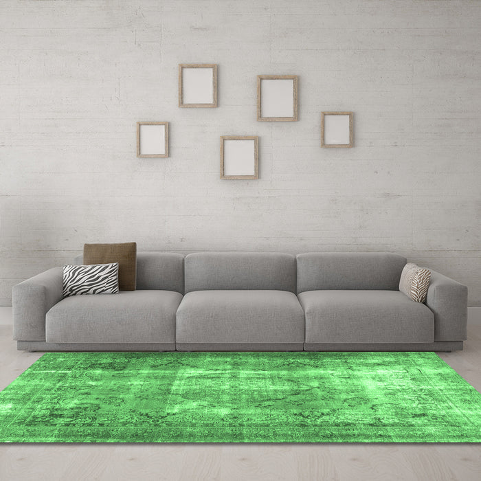 Machine Washable Persian Emerald Green Traditional Area Rugs in a Living Room,, wshtr3286emgrn