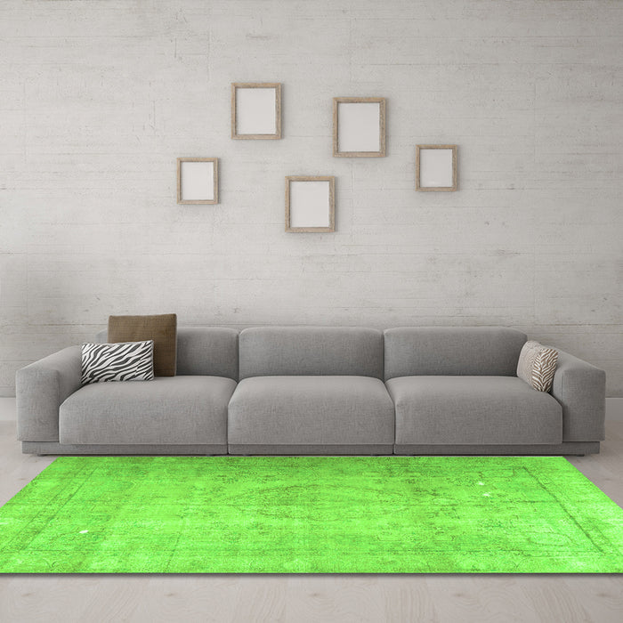 Machine Washable Persian Green Traditional Area Rugs in a Living Room,, wshtr3287grn