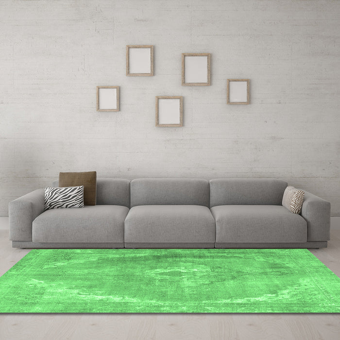 Machine Washable Persian Emerald Green Traditional Area Rugs in a Living Room,, wshtr3288emgrn