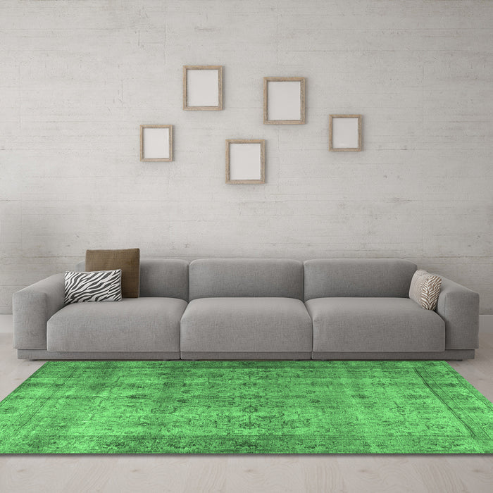 Machine Washable Persian Emerald Green Traditional Area Rugs in a Living Room,, wshtr3289emgrn