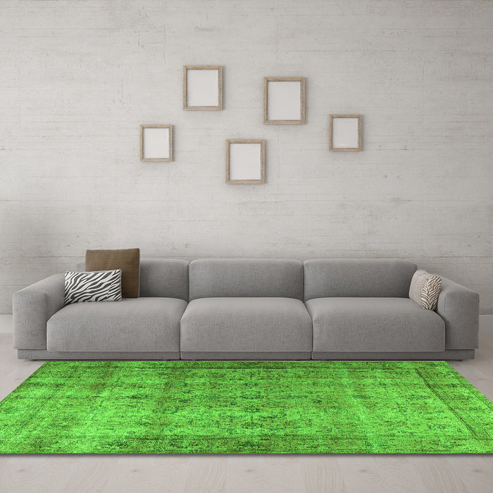 Machine Washable Persian Green Traditional Area Rugs in a Living Room,, wshtr3289grn