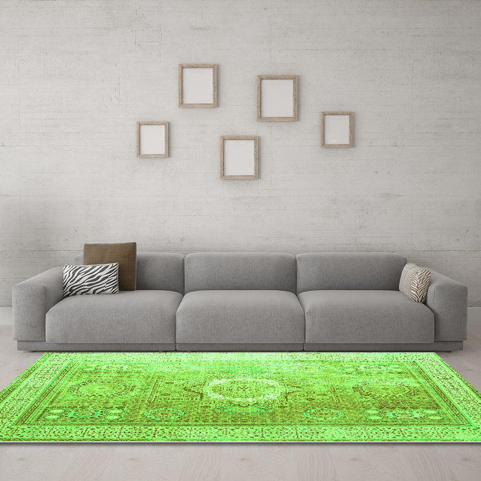 Machine Washable Persian Green Traditional Area Rugs in a Living Room,, wshtr328grn