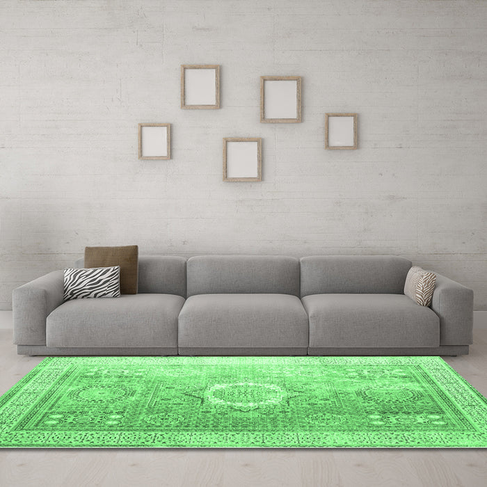 Machine Washable Persian Emerald Green Traditional Area Rugs in a Living Room,, wshtr328emgrn
