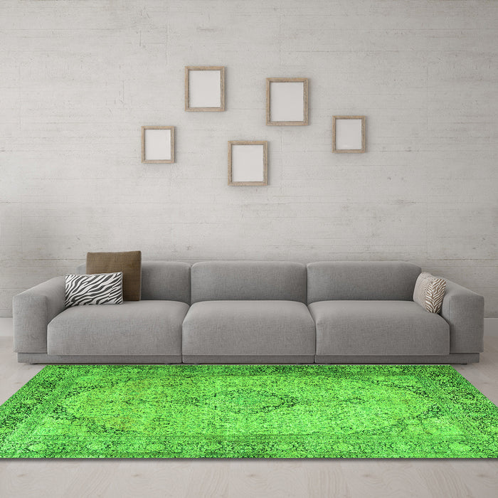 Machine Washable Persian Green Traditional Area Rugs in a Living Room,, wshtr3290grn