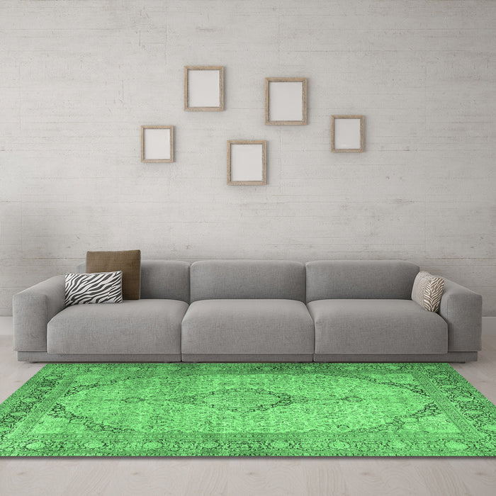 Machine Washable Persian Emerald Green Traditional Area Rugs in a Living Room,, wshtr3290emgrn
