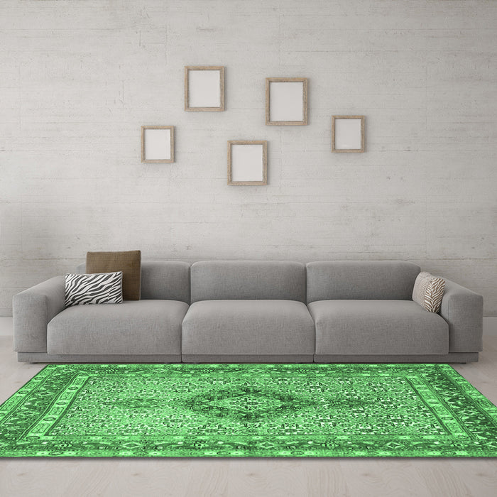 Machine Washable Persian Emerald Green Traditional Area Rugs in a Living Room,, wshtr3293emgrn