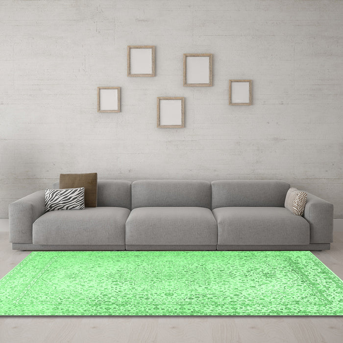 Machine Washable Persian Emerald Green Traditional Area Rugs in a Living Room,, wshtr3294emgrn