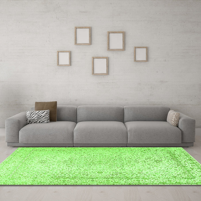 Machine Washable Persian Green Traditional Area Rugs in a Living Room,, wshtr3294grn