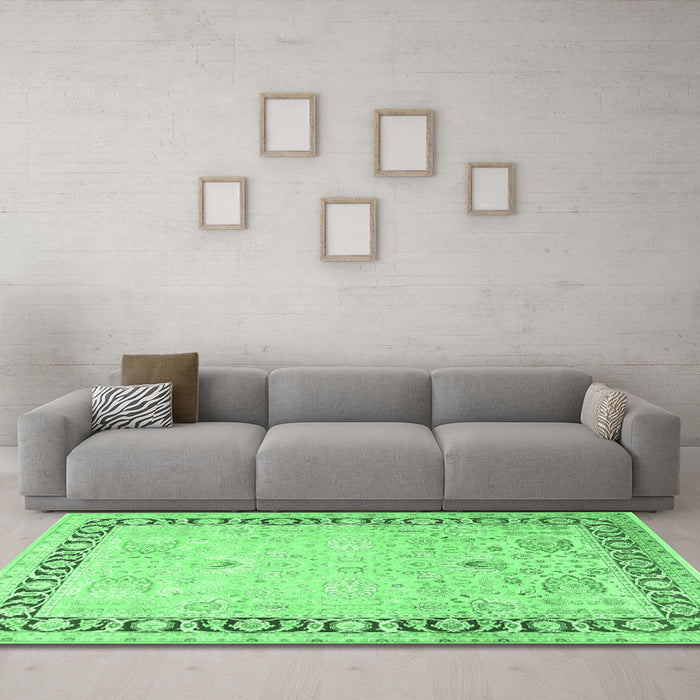 Machine Washable Persian Emerald Green Traditional Area Rugs in a Living Room,, wshtr3295emgrn