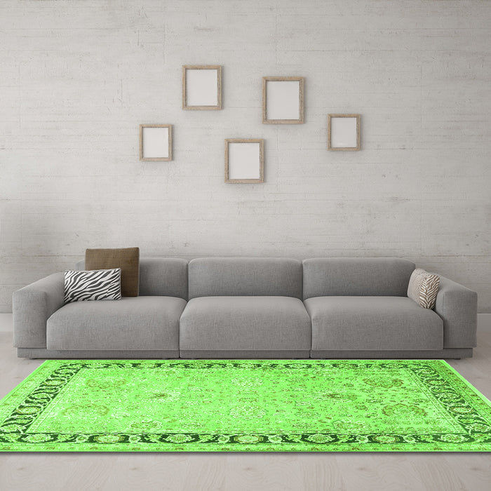 Machine Washable Persian Green Traditional Area Rugs in a Living Room,, wshtr3295grn