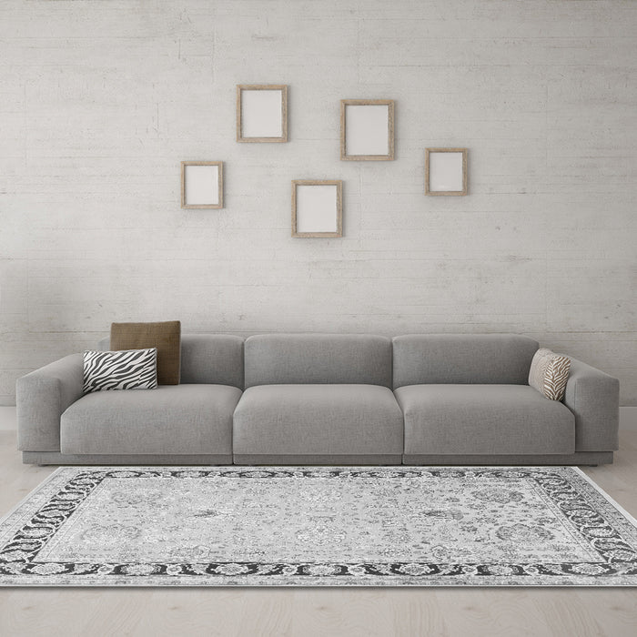 Machine Washable Persian Gray Traditional Rug in a Living Room,, wshtr3295gry