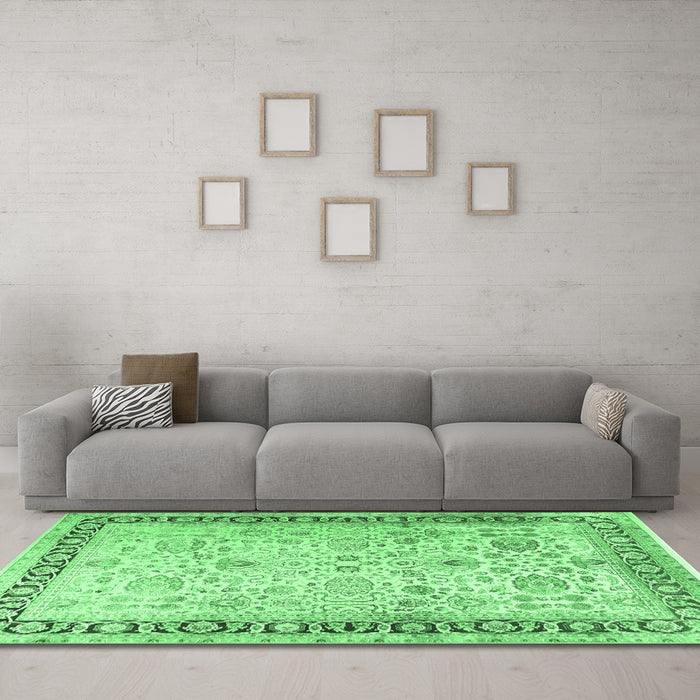 Machine Washable Persian Emerald Green Traditional Area Rugs in a Living Room,, wshtr3297emgrn
