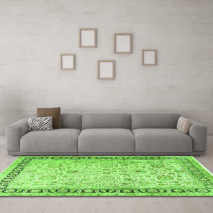Machine Washable Persian Green Traditional Area Rugs in a Living Room,, wshtr3297grn