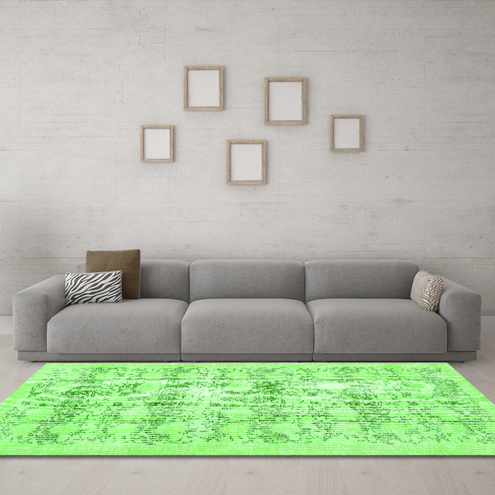 Machine Washable Persian Green Traditional Area Rugs in a Living Room,, wshtr3298grn