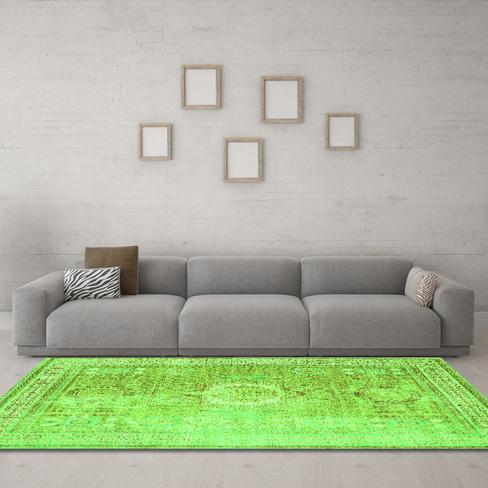 Machine Washable Persian Green Traditional Area Rugs in a Living Room,, wshtr329grn