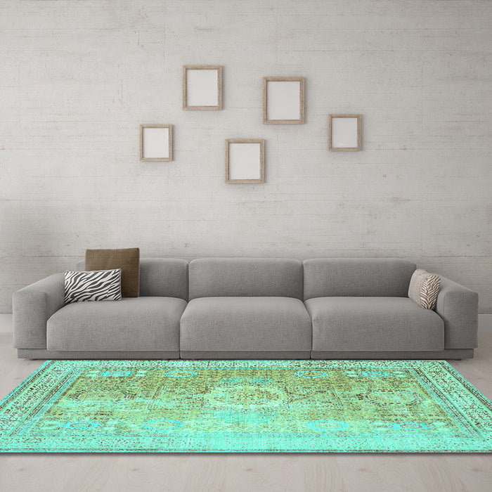 Machine Washable Persian Turquoise Traditional Area Rugs in a Living Room,, wshtr329turq