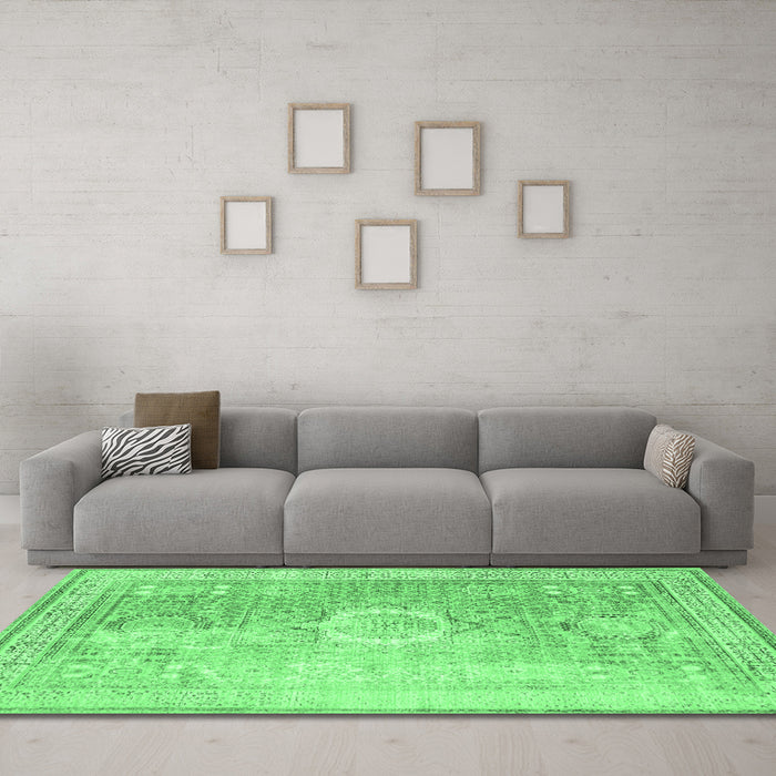 Machine Washable Persian Emerald Green Traditional Area Rugs in a Living Room,, wshtr329emgrn