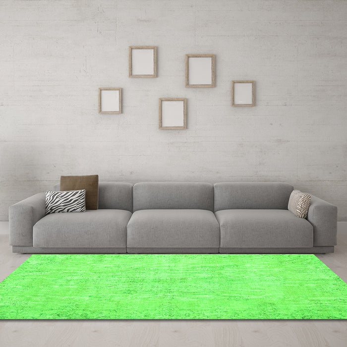 Machine Washable Persian Green Traditional Area Rugs in a Living Room,, wshtr3300grn