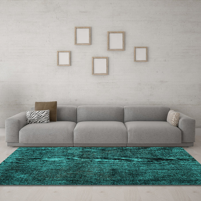 Machine Washable Persian Turquoise Traditional Area Rugs in a Living Room,, wshtr3302turq