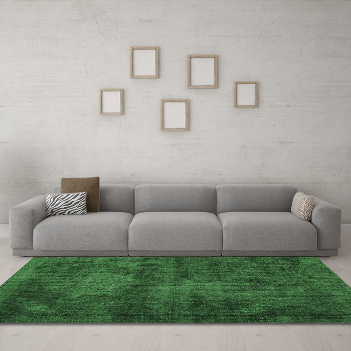 Machine Washable Persian Emerald Green Traditional Area Rugs in a Living Room,, wshtr3302emgrn
