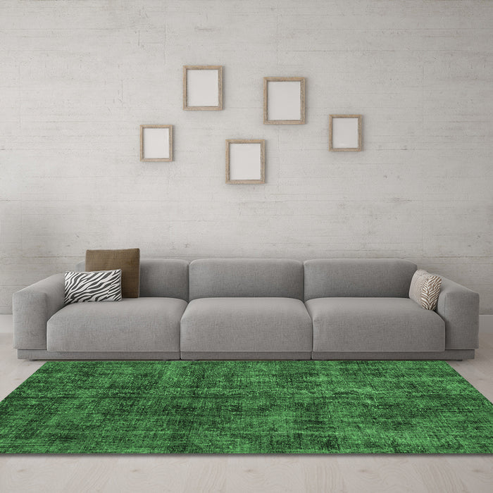 Machine Washable Persian Emerald Green Traditional Area Rugs in a Living Room,, wshtr3303emgrn