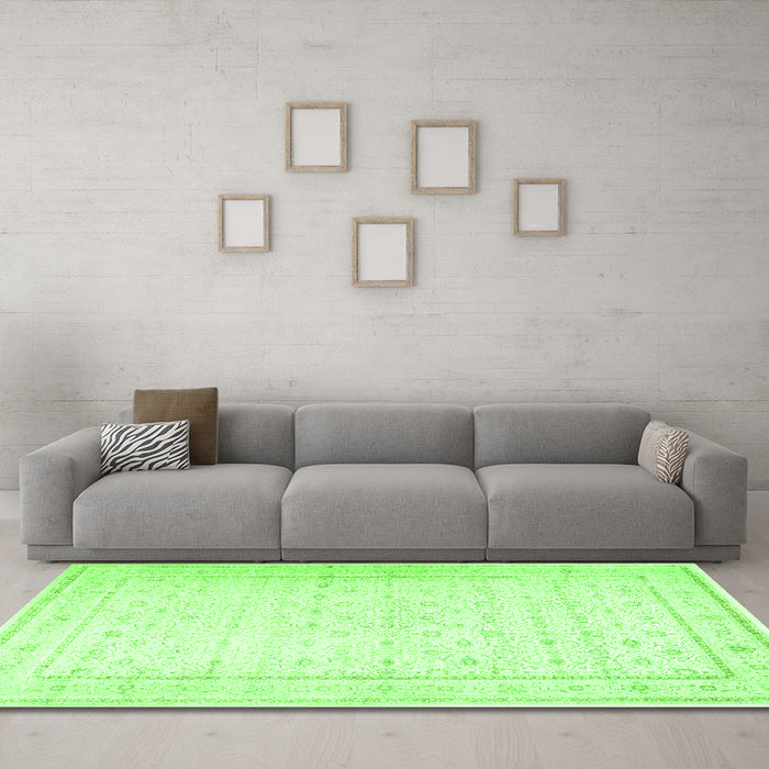 Machine Washable Persian Green Traditional Area Rugs in a Living Room,, wshtr3308grn