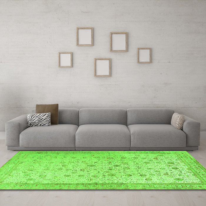 Machine Washable Persian Green Traditional Area Rugs in a Living Room,, wshtr3309grn