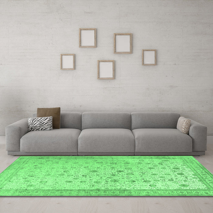 Machine Washable Persian Emerald Green Traditional Area Rugs in a Living Room,, wshtr3309emgrn