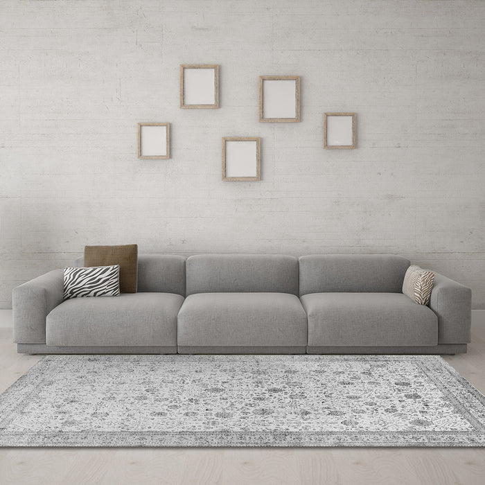 Machine Washable Persian Gray Traditional Rug in a Living Room,, wshtr3309gry