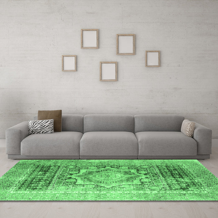 Machine Washable Persian Emerald Green Traditional Area Rugs in a Living Room,, wshtr330emgrn