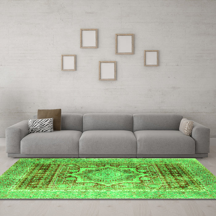 Machine Washable Persian Green Traditional Area Rugs in a Living Room,, wshtr330grn