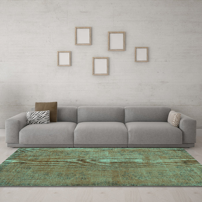 Machine Washable Persian Turquoise Traditional Area Rugs in a Living Room,, wshtr3310turq