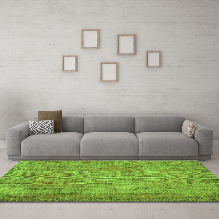 Machine Washable Persian Green Traditional Area Rugs in a Living Room,, wshtr3311grn