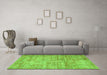 Machine Washable Persian Green Traditional Area Rugs in a Living Room,, wshtr3313grn