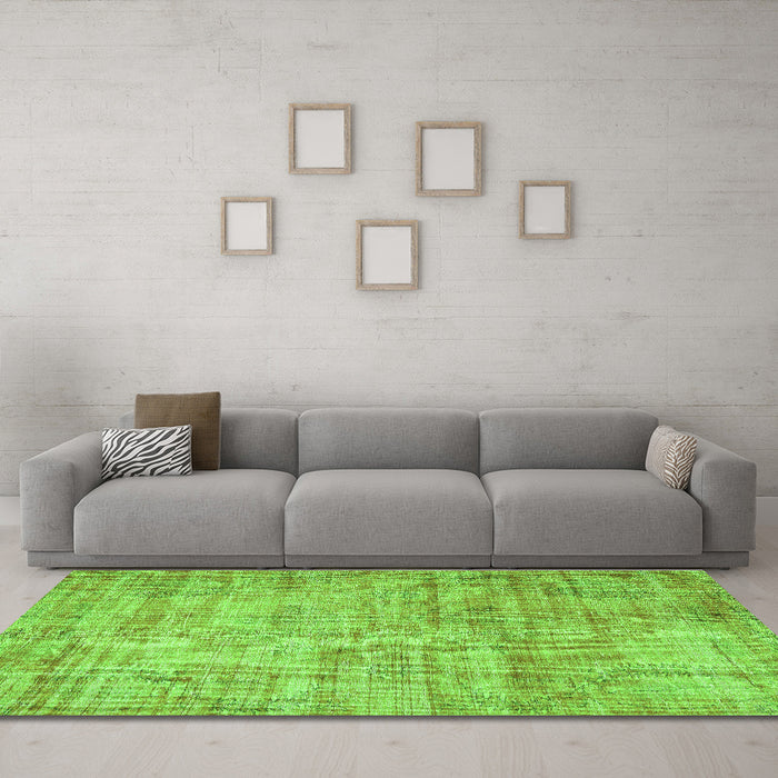 Machine Washable Persian Green Traditional Area Rugs in a Living Room,, wshtr3313grn