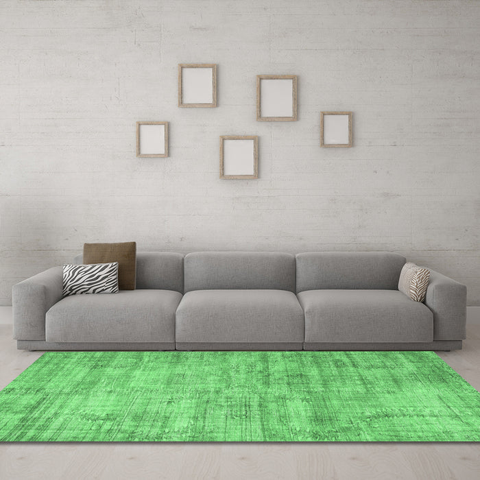 Machine Washable Persian Emerald Green Traditional Area Rugs in a Living Room,, wshtr3313emgrn