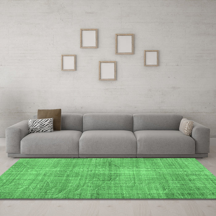 Machine Washable Persian Emerald Green Traditional Area Rugs in a Living Room,, wshtr3314emgrn