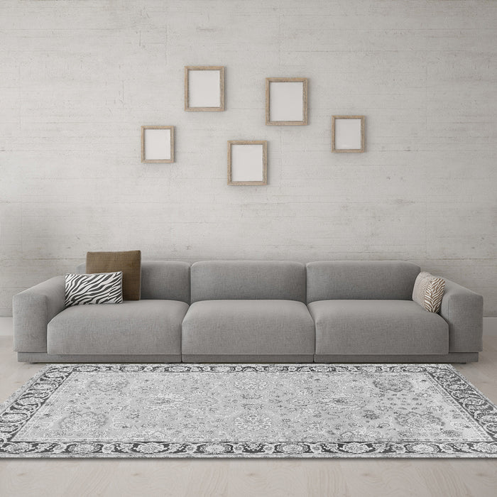 Machine Washable Persian Gray Traditional Rug in a Living Room,, wshtr3316gry