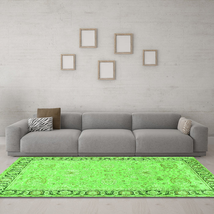 Machine Washable Persian Green Traditional Area Rugs in a Living Room,, wshtr3316grn