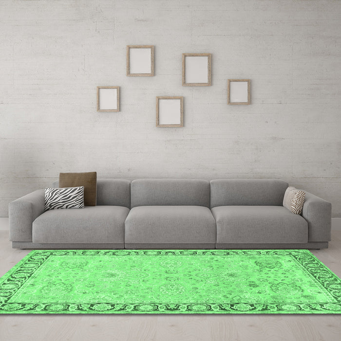 Machine Washable Persian Emerald Green Traditional Area Rugs in a Living Room,, wshtr3316emgrn
