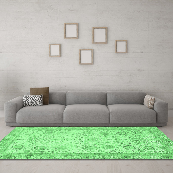 Machine Washable Persian Emerald Green Traditional Area Rugs in a Living Room,, wshtr3318emgrn